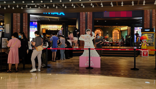 電影院門(mén)口 電影院門(mén)口